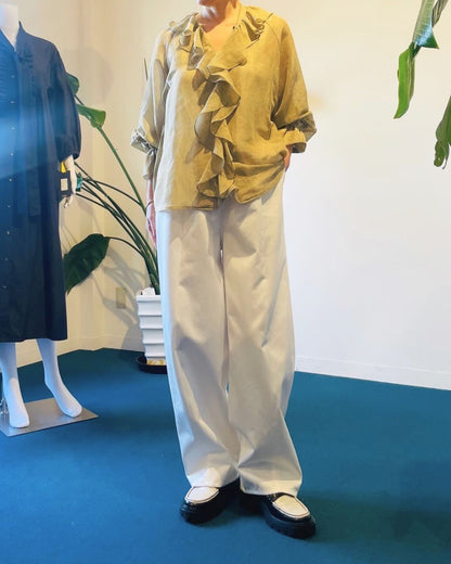 フリルブラウス