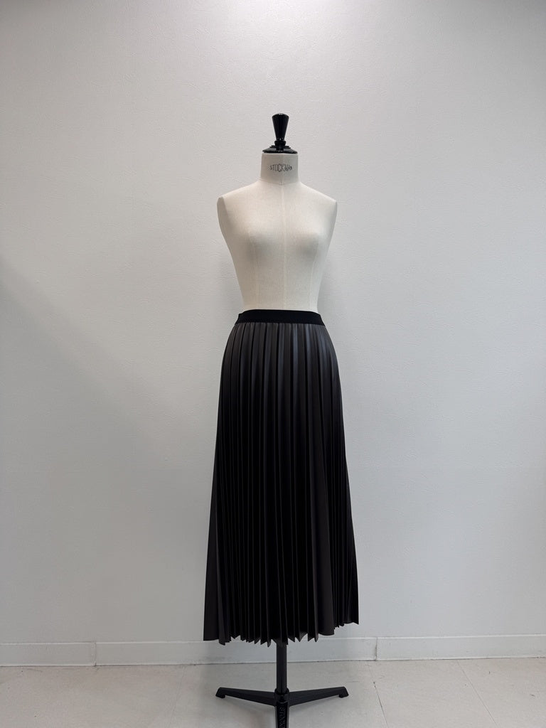 シンセティックレザープリーツスカート