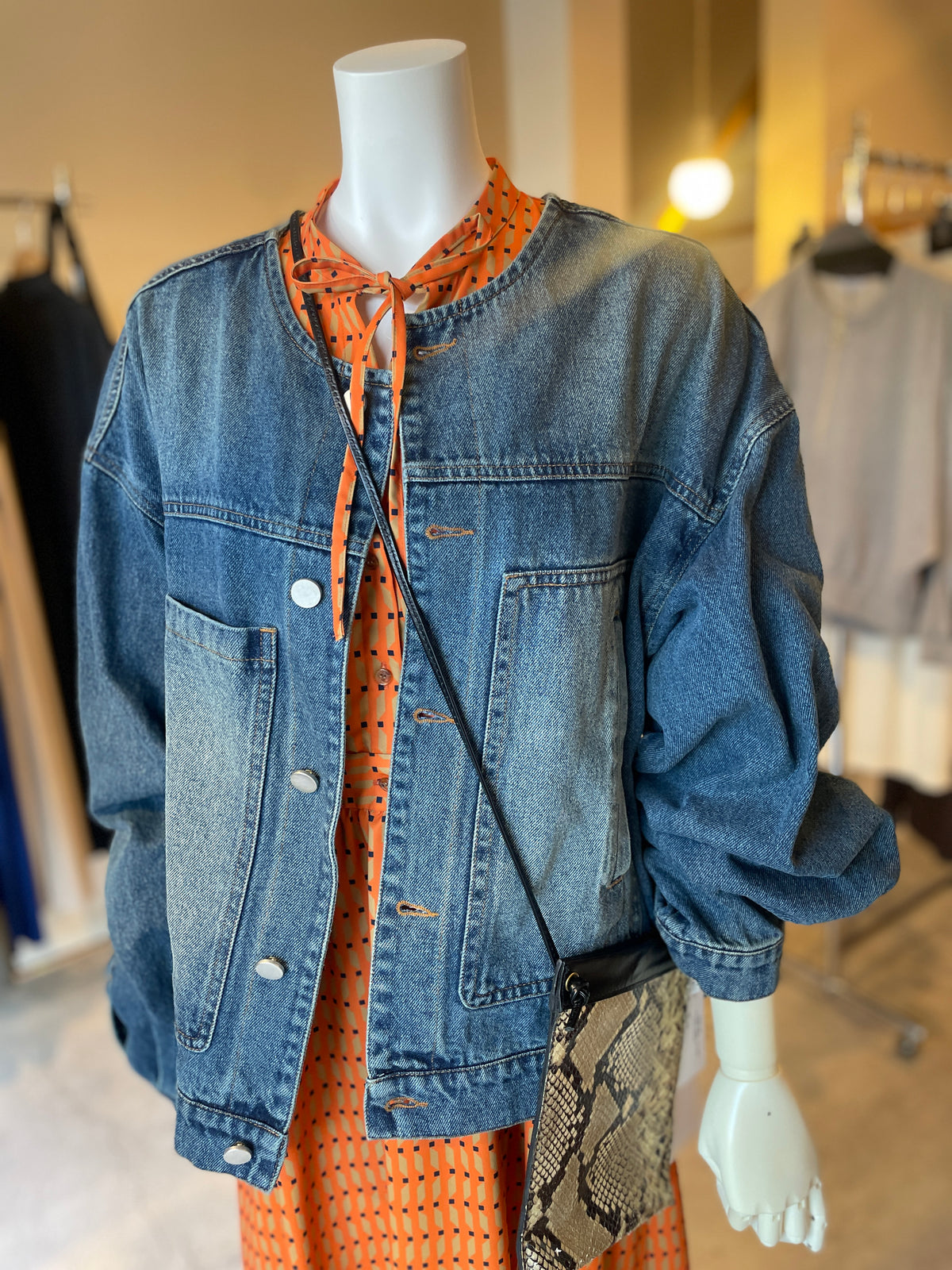 Collarless Denim Jacket（着用）